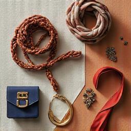 Flatlay van nieuwe accessoires van Stijlvol Nederland